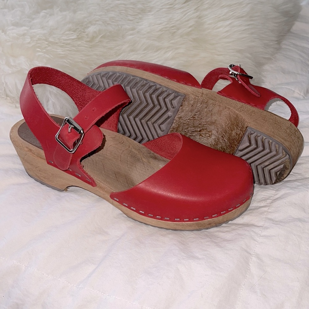 MIA red leather clogs. Sz 38/7.5